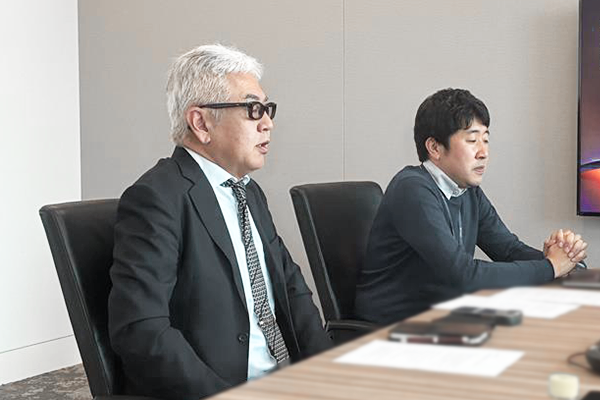 左から順に、アッヴィ合同会社　開発本部 徳永氏、情報システム部 島村氏