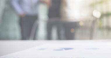 副作用報告の大量短納期を実現する専門チーム