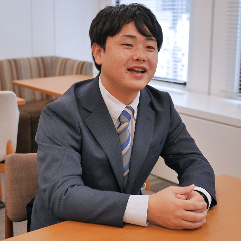 先輩社員の画像