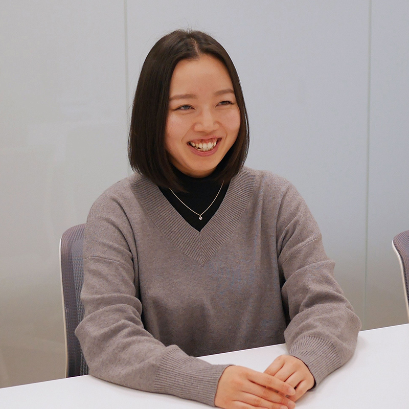 先輩社員の画像