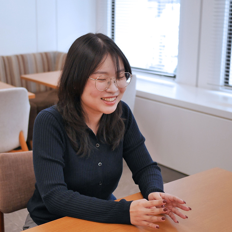 先輩社員の画像